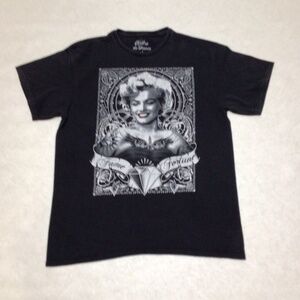 Andre de Dienes Marilyn Monroe Black and White T-Shirt, Size Large